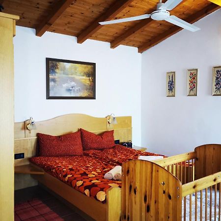 Casa Rustica Con Giardino Villa Caprino Veronese Eksteriør bilde