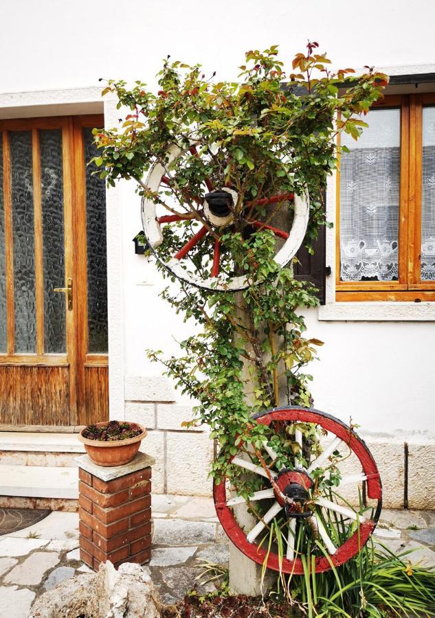 Casa Rustica Con Giardino Villa Caprino Veronese Eksteriør bilde
